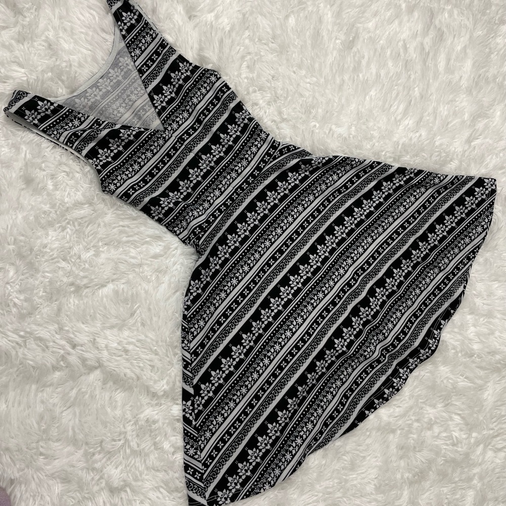 Pattern bring black and white dress